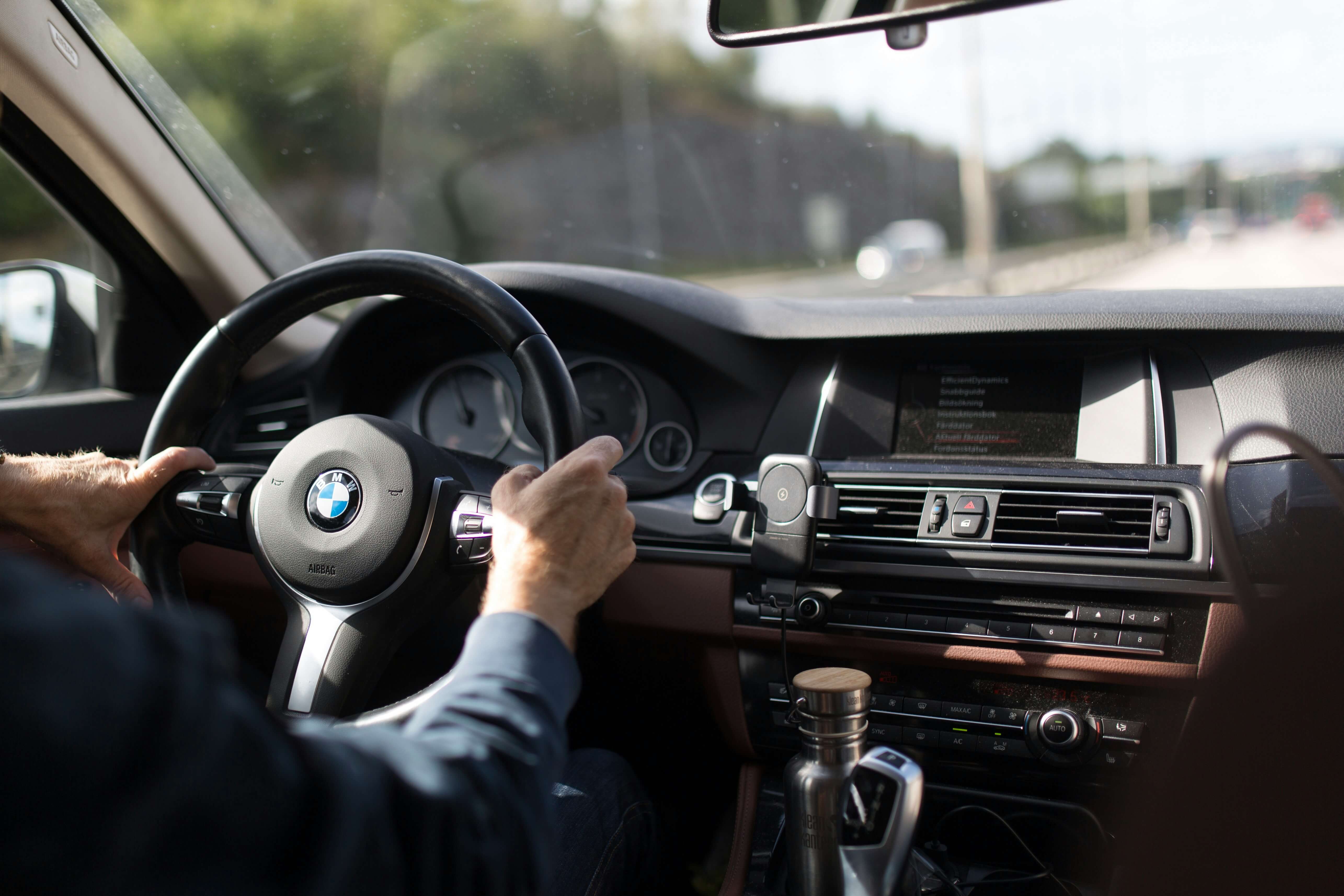 Luxury car airport transfer